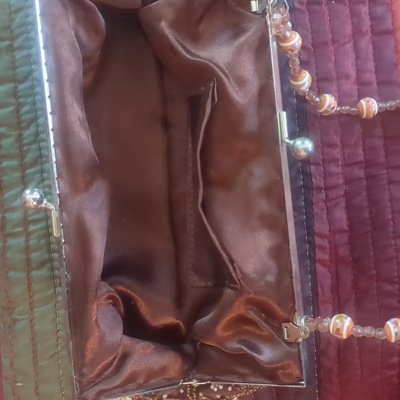 Beaded sequined clutch w hide and seek handle, goldtone snap closure/frame. - Picture 8 of 13